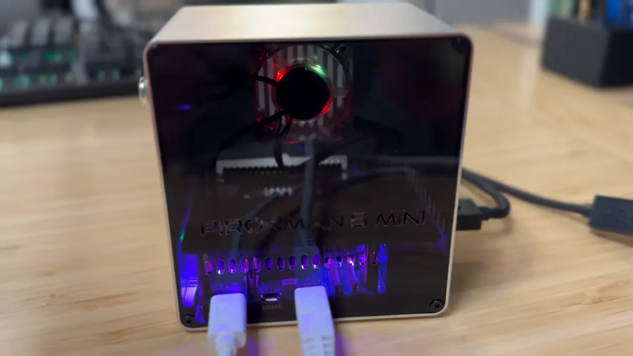 Gehäuse: Nahaufnahme des Pyro Man 5 Mini