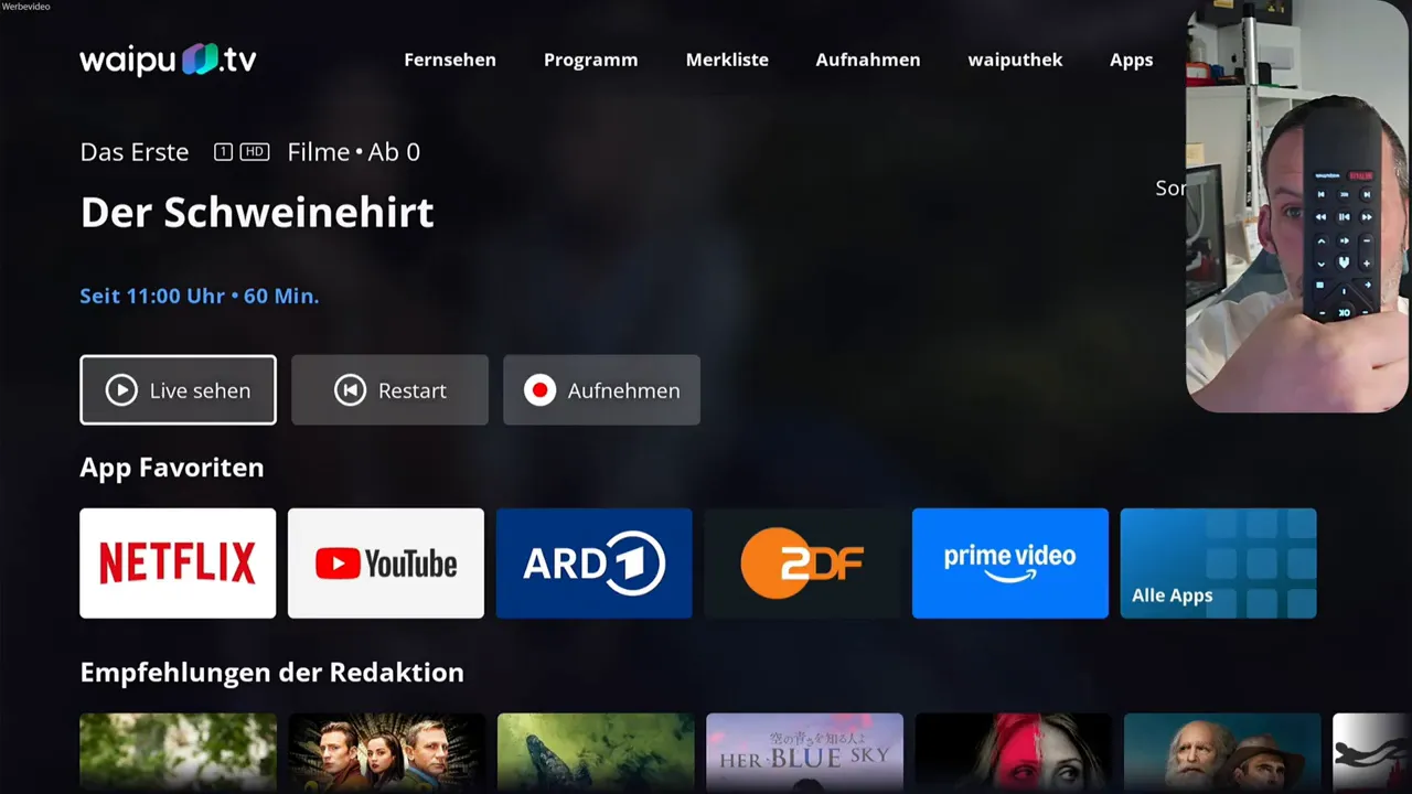 Demonstration der beleuchteten Fernbedienung in dunkler Umgebung