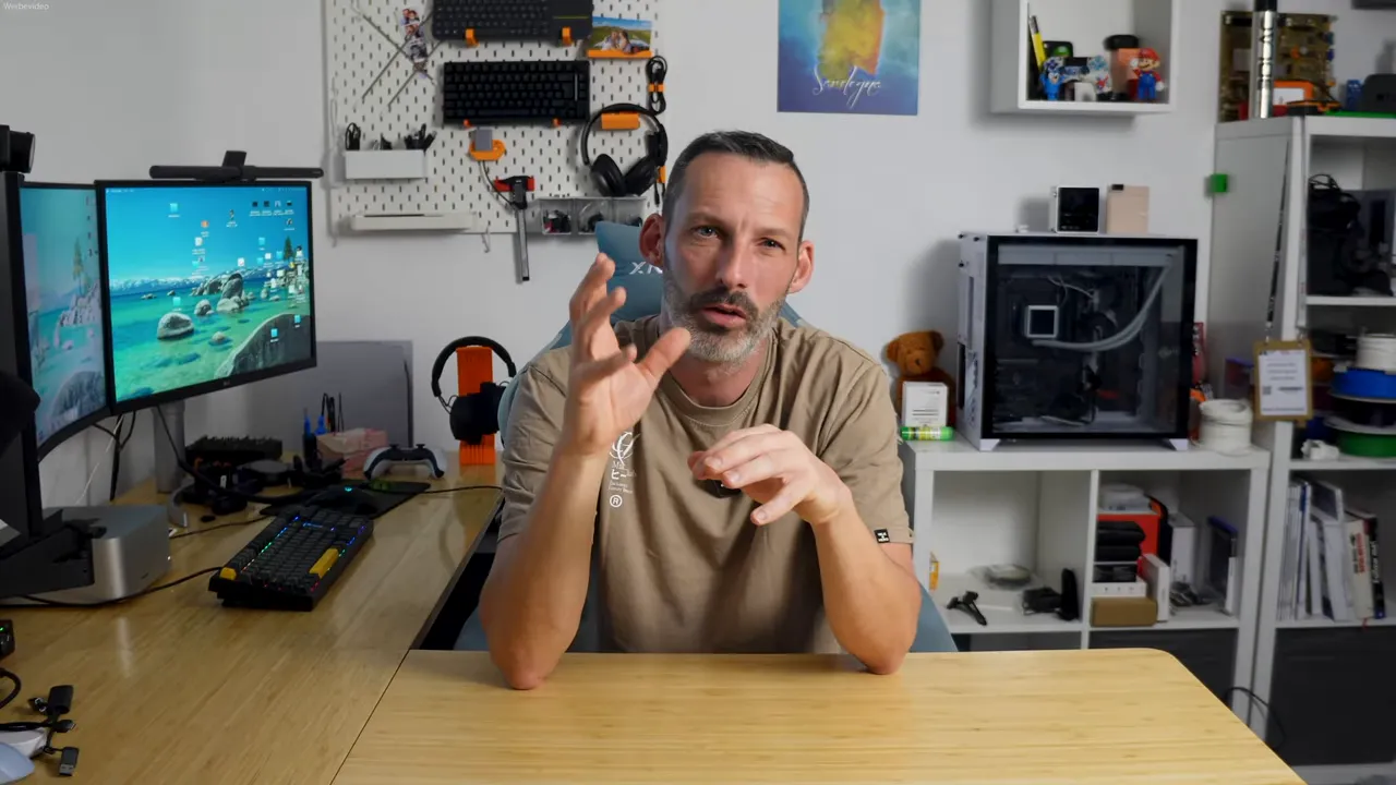 Arbeitsplatz mit Halo 2 für Homeoffice und Gaming