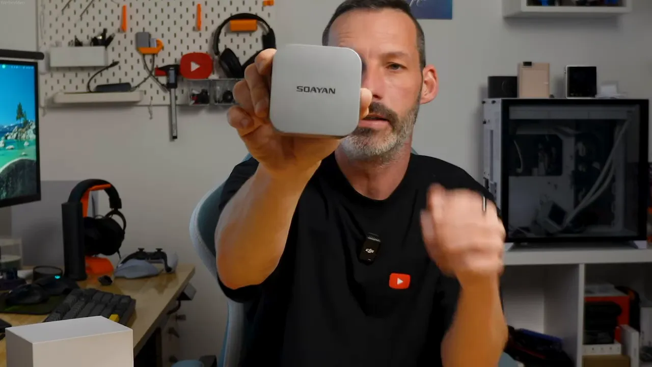 Größenvergleich Mini-PC mit Hand