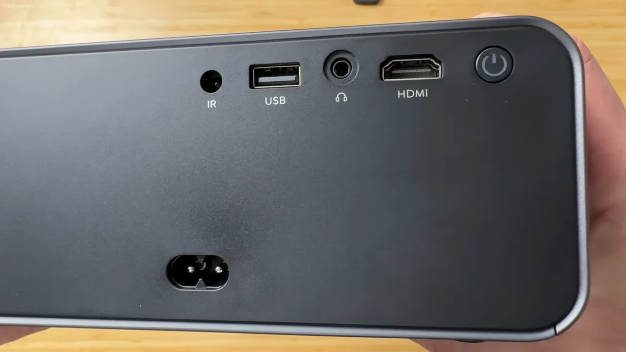 iWIMIUS P65 Anschlussfeld mit HDMI, USB, 3,5‑mm Kopfhörerbuchse, IR‑Sensor, Ein/Aus‑Taste und Strombuchse