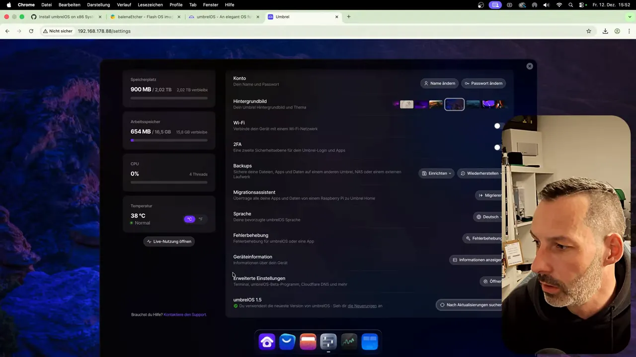 UmbrelOS Einstellungen mit Versionsanzeige und Update-Status