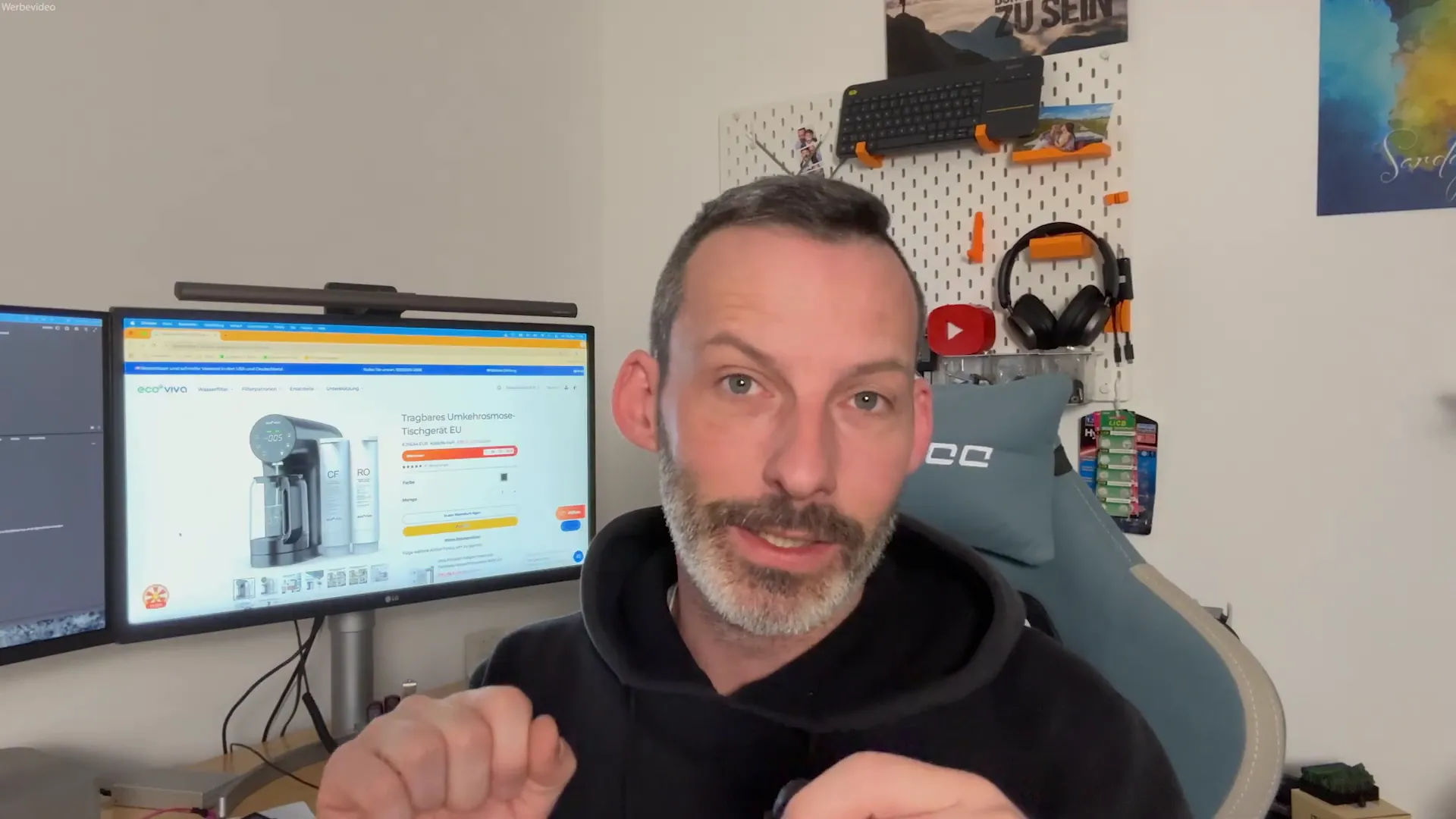 Moderator vor Monitor; Bildschirm zeigt deutlich die EcoViva WPRO200G Produktseite